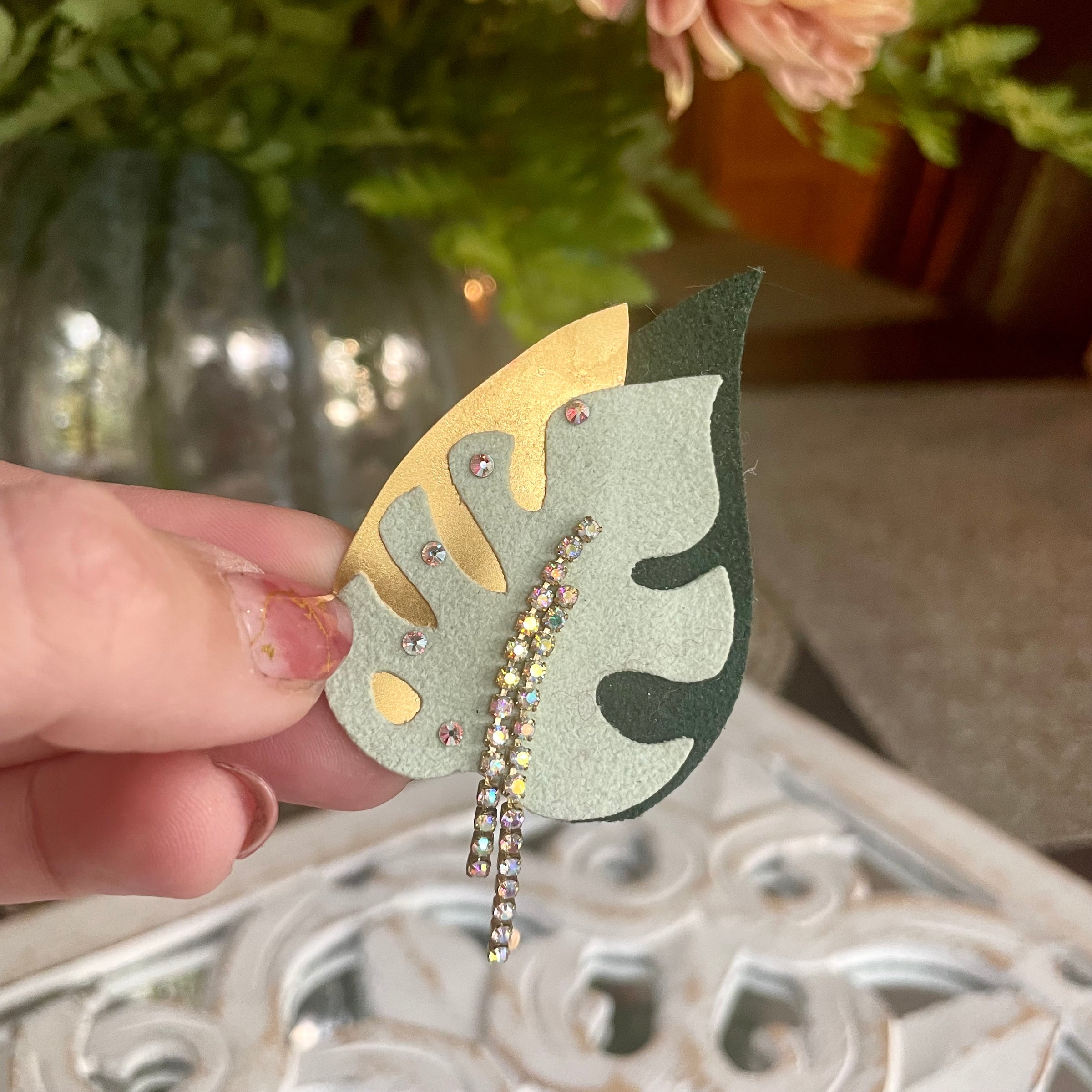 "Green Monstera Leaf" - Magnetic Textile Pin